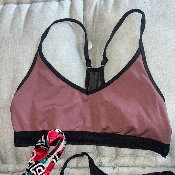 Guc lot of large pink brand sports bras tons of life left - Picture 5 of 7